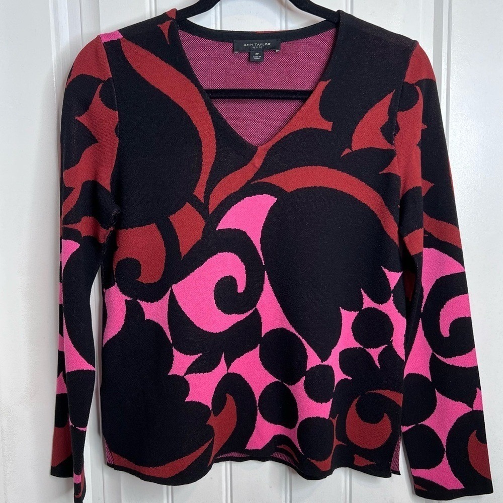 Ann‎ Taylor Tulip Black Burgundy Pink V-Neck Sweater. Size Medium Petite.
